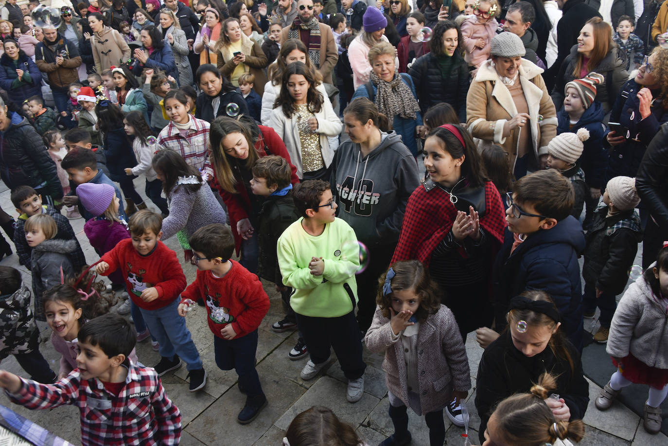 Fotos: La Nochevieja infantil llena la plaza de España de Badajoz