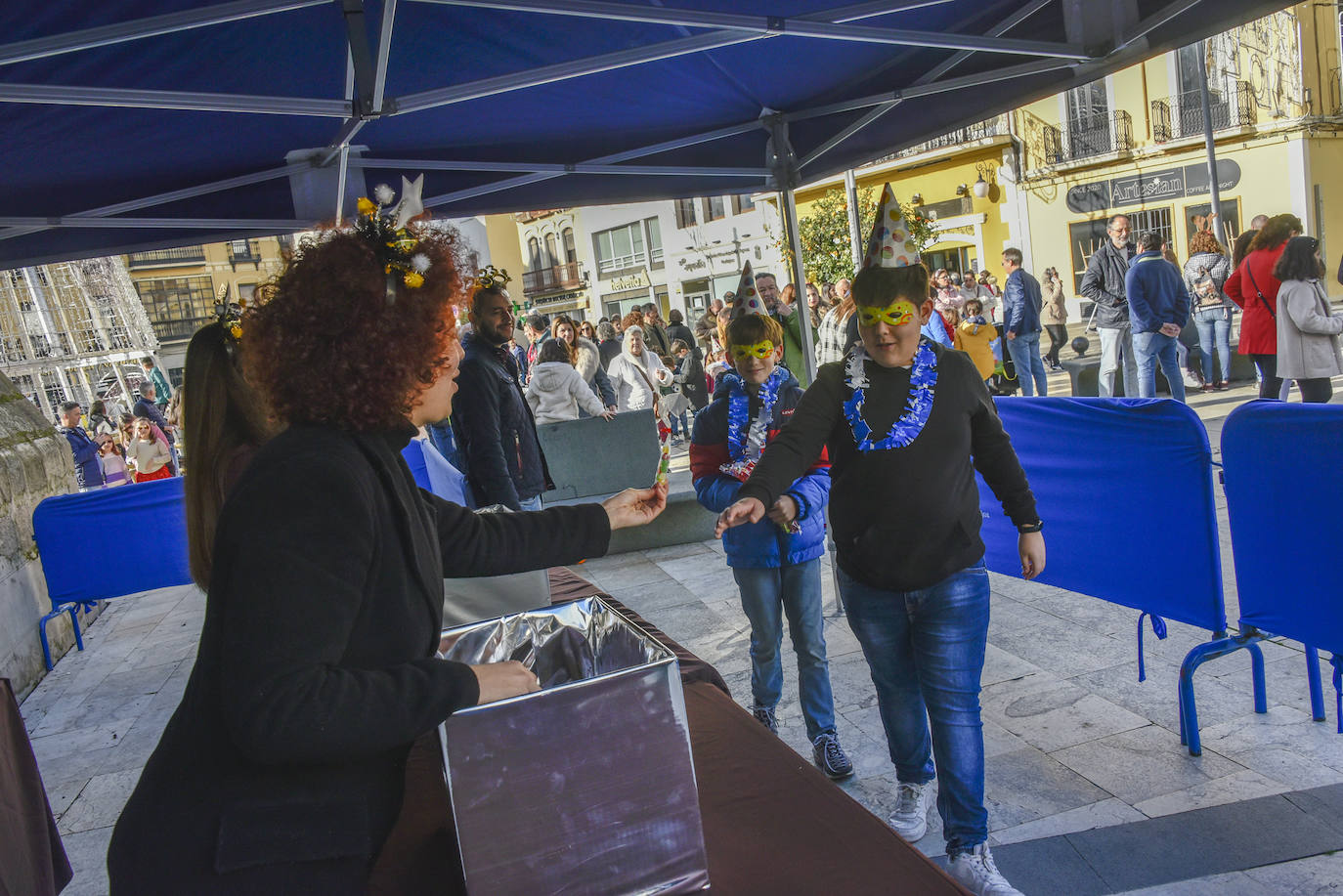 Fotos: La Nochevieja infantil llena la plaza de España de Badajoz