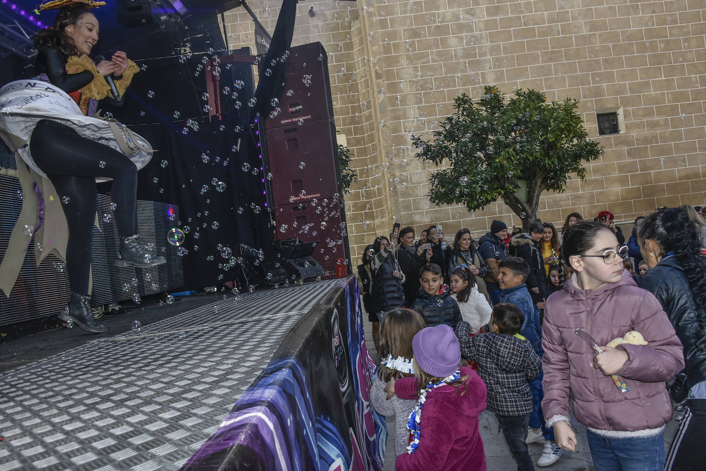 Fotos: La Nochevieja infantil llena la plaza de España de Badajoz