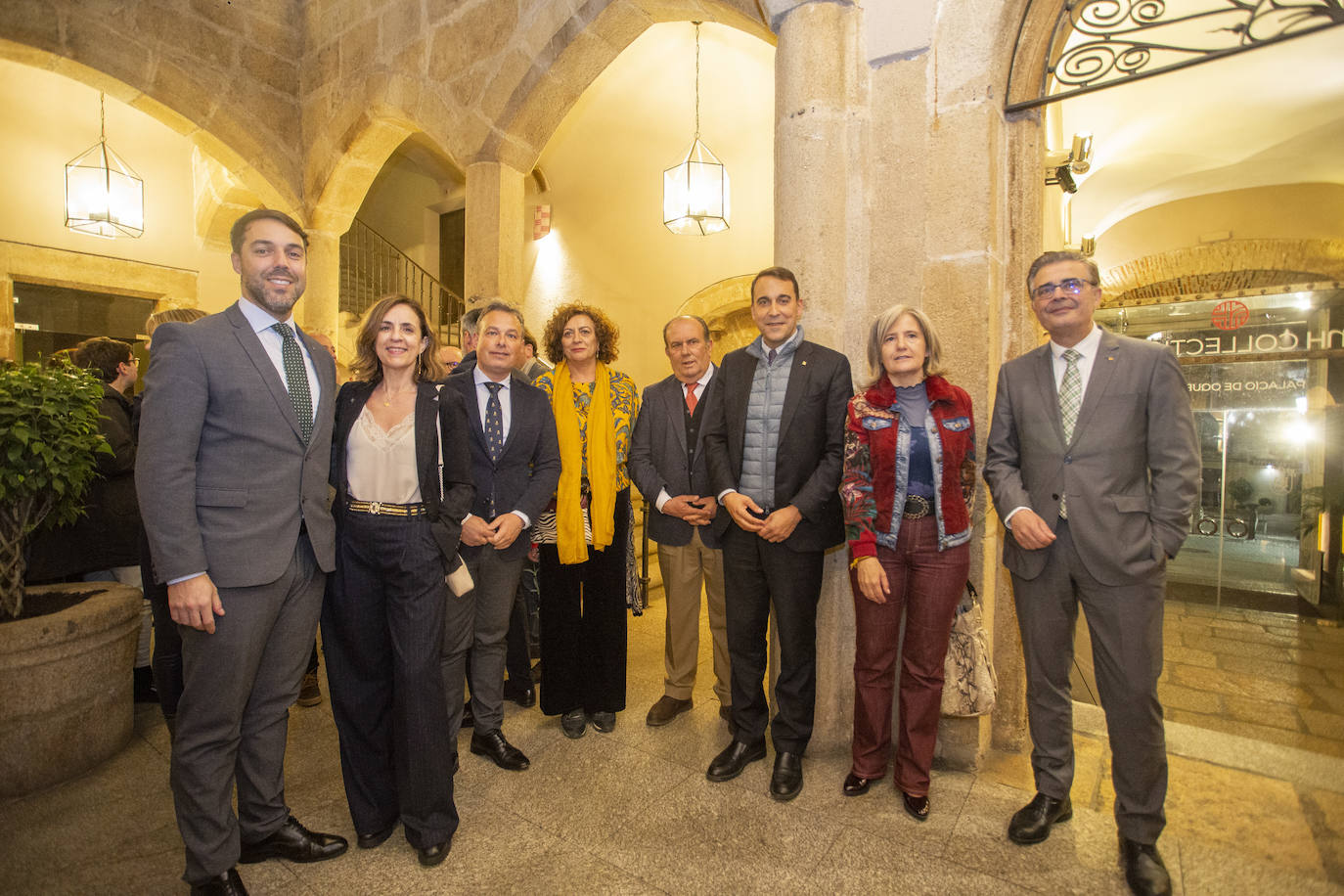 Urbano Caballo, Juan Palacios, Javier Expósito, Maribel Gutiérrez, Antonio Primo, Jesús Lamas, J. R. Gómez, Cecilia Calderón y Victoria Bazaga, de Caja Rural de Extremadura. 