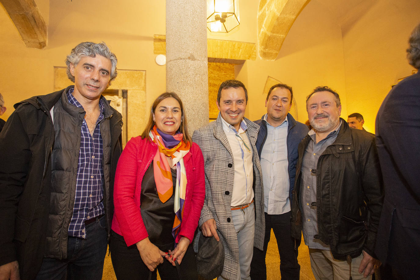 Los cocineros J. Martín, C. Lucas, F. Refolio y M. A. Sánchez junto a José Manuel González (Creaerte).