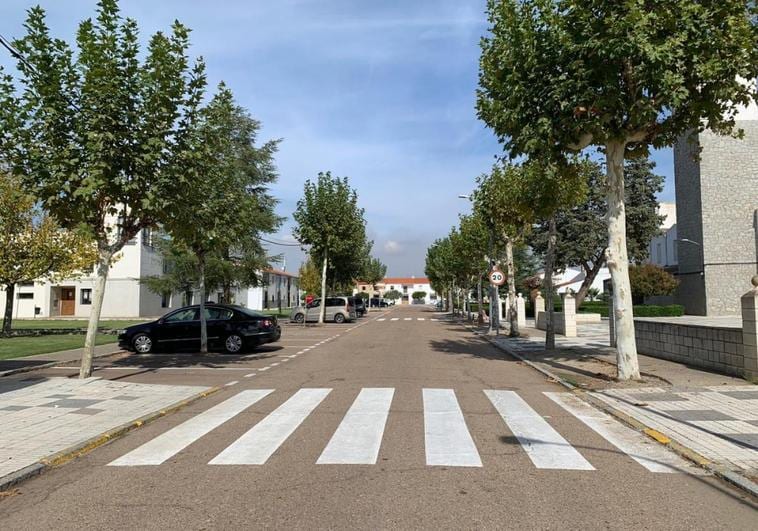 Paso de peatones en la vía principal de Hernán Cortés.