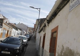 Vista general de la calle Zaragoza, en Aguas Vivas, donde reside la pareja. ARMANDO MÉNDEZ