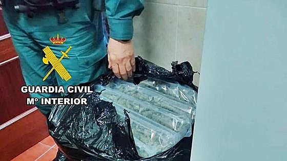 A prisión dos detenidos en Villafranca de los Barros por transportar 25 kilos de marihuana en el coche