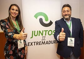Juan Pérez, el día de presentación de su candidatura en noviembre, con la candidata de Cáceres, María Borrero.