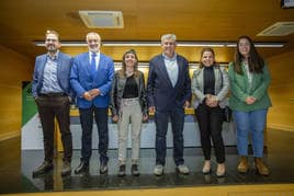 Claudio Mateos, jefe de área del Diario HOY; Carlos Carlos, presidente de la Diputación de Cáceres; , Estefanía González, alcaldesa de Villasbuenas de Gata; Antonio Díaz, alcalde de Miajadas; Sonia Cid, alcaldesa de Carrascalejo y Gloria Romero, alcaldesa de Hervás