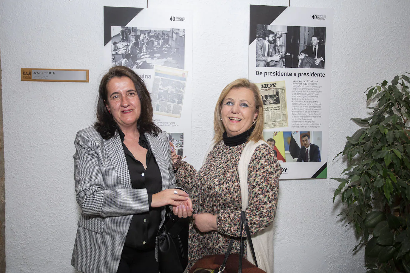 Belén Corredera, alcaldesa de Santa Cruz de la Sierra y Antonia Vaquero, alcaldesa de La Aldea del Obispo 