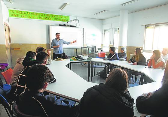 El escritor Valentín Coronel en el IES Virgen de Guadalupe
