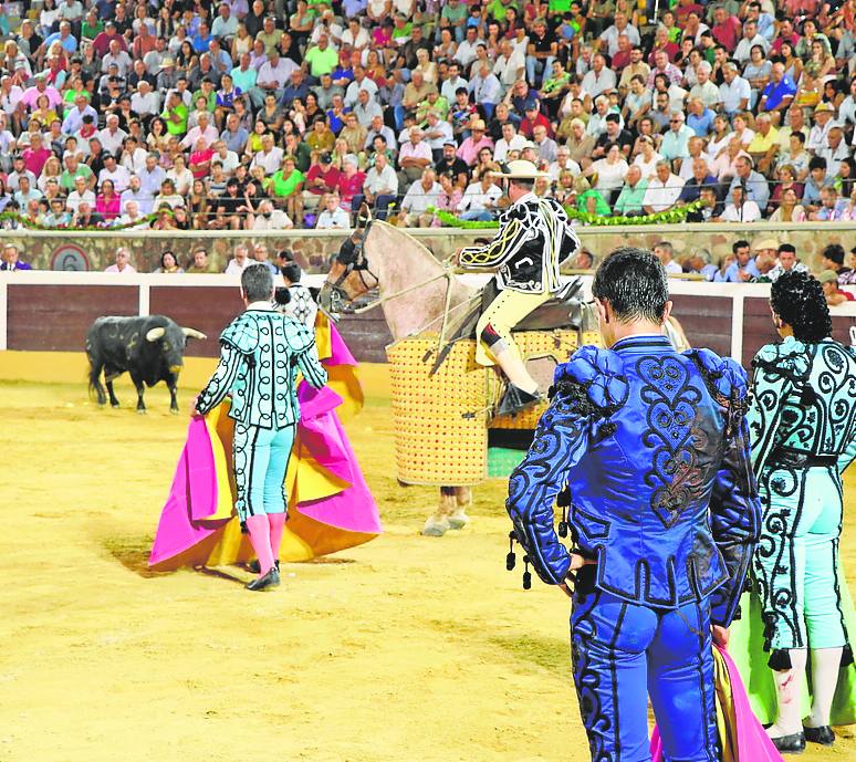 Corrida de toros celebrada durante el Día del Emigrante.