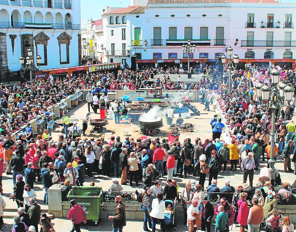 La fiesta se desarrolla en la plaza de España de la localidad.
