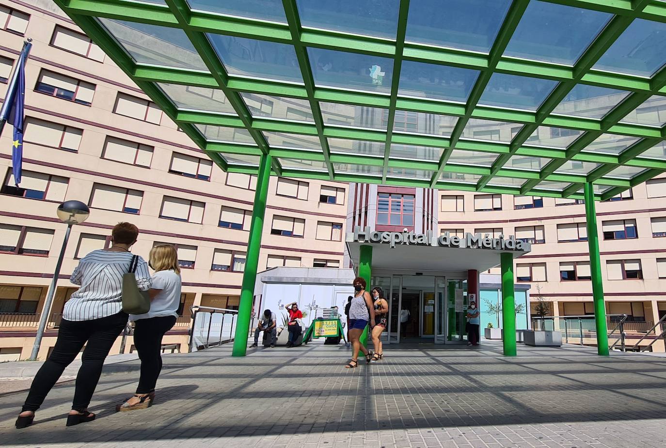 Atropellan a una mujer y un hombre de 55 años en Trujillanos