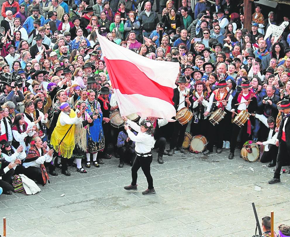 Durante 'la Jura de la Bandera'.