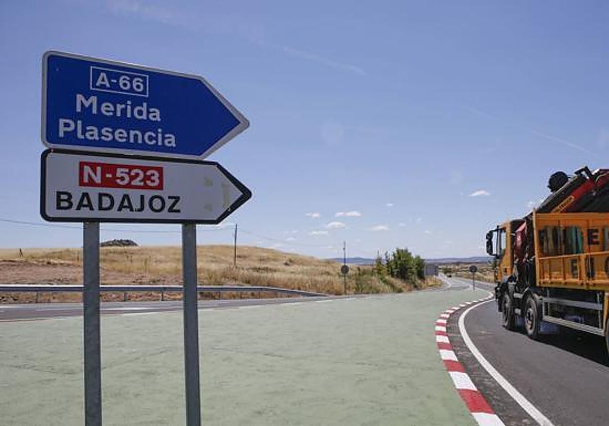Carretera de Badajoz en su salida desde Cáceres.