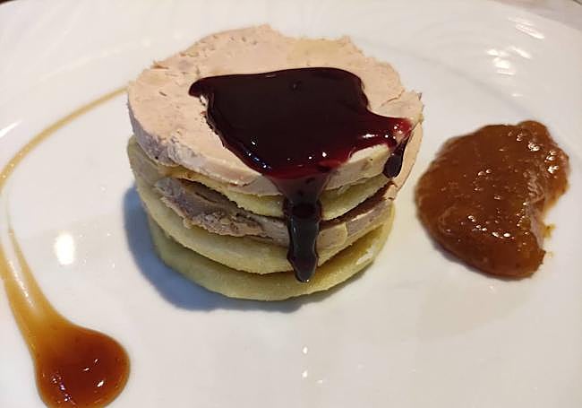 Milhojas de foie y manzana.