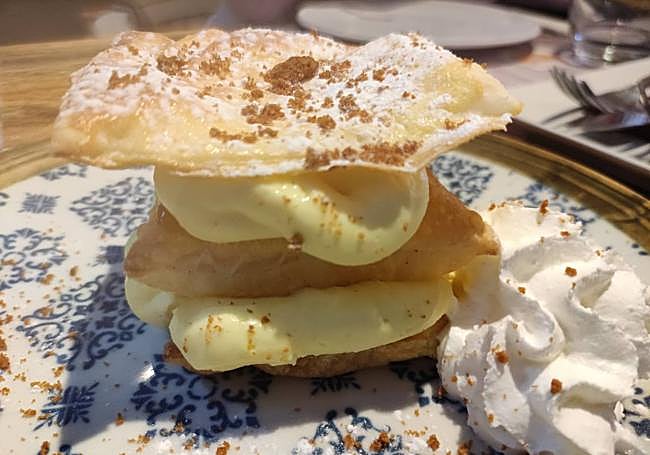 Milhojas de crema de limón.