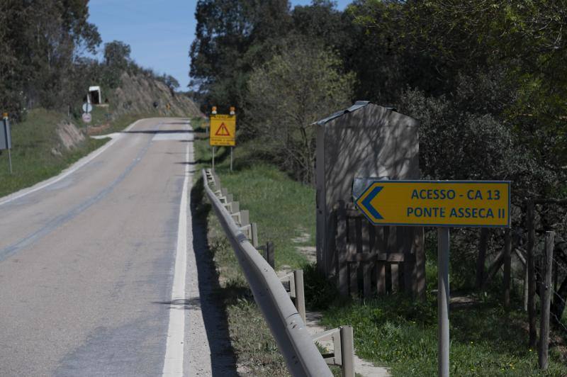Los conductores advierten continuos carteles informando de desvíos por las obras.