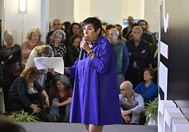 Nieve Concostrina durante su conferencia en el Hospital Provincial.