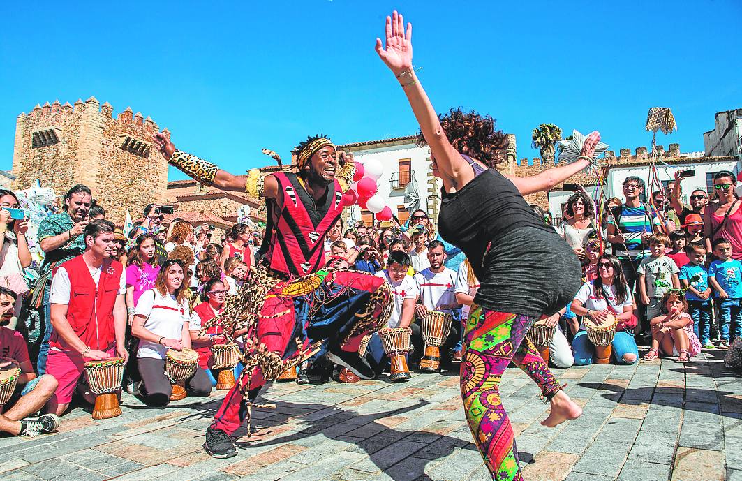 El Womad inunda cada año la ciudad en pro de la diversidad y la multiculturalidad.