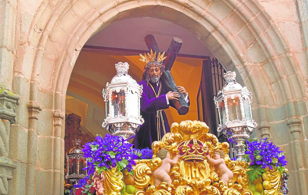 El Nazareno de Zafra a la salida de su capilla el Jueves Santo.
