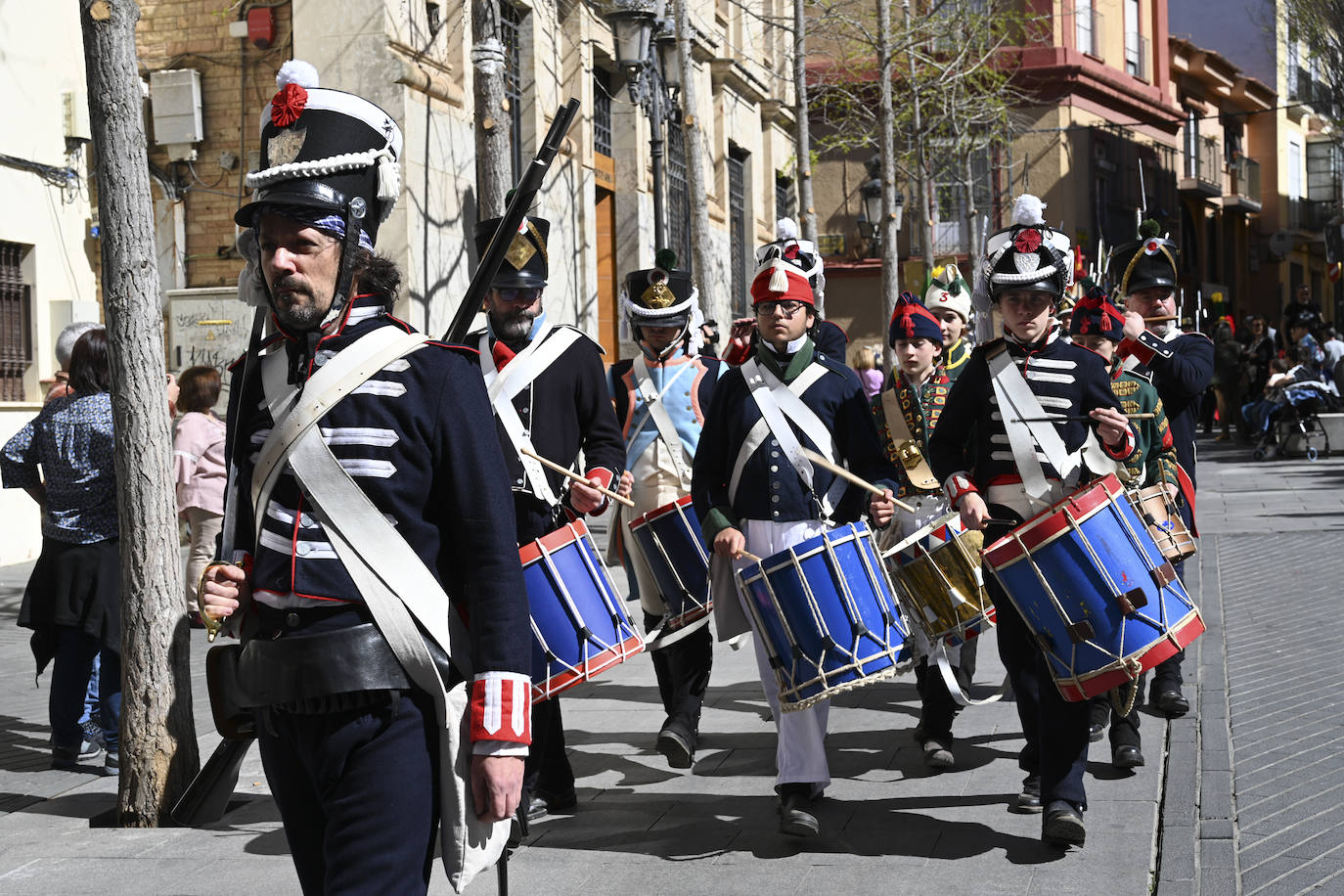 La música militar animó el centro de Badajoz este sábado.