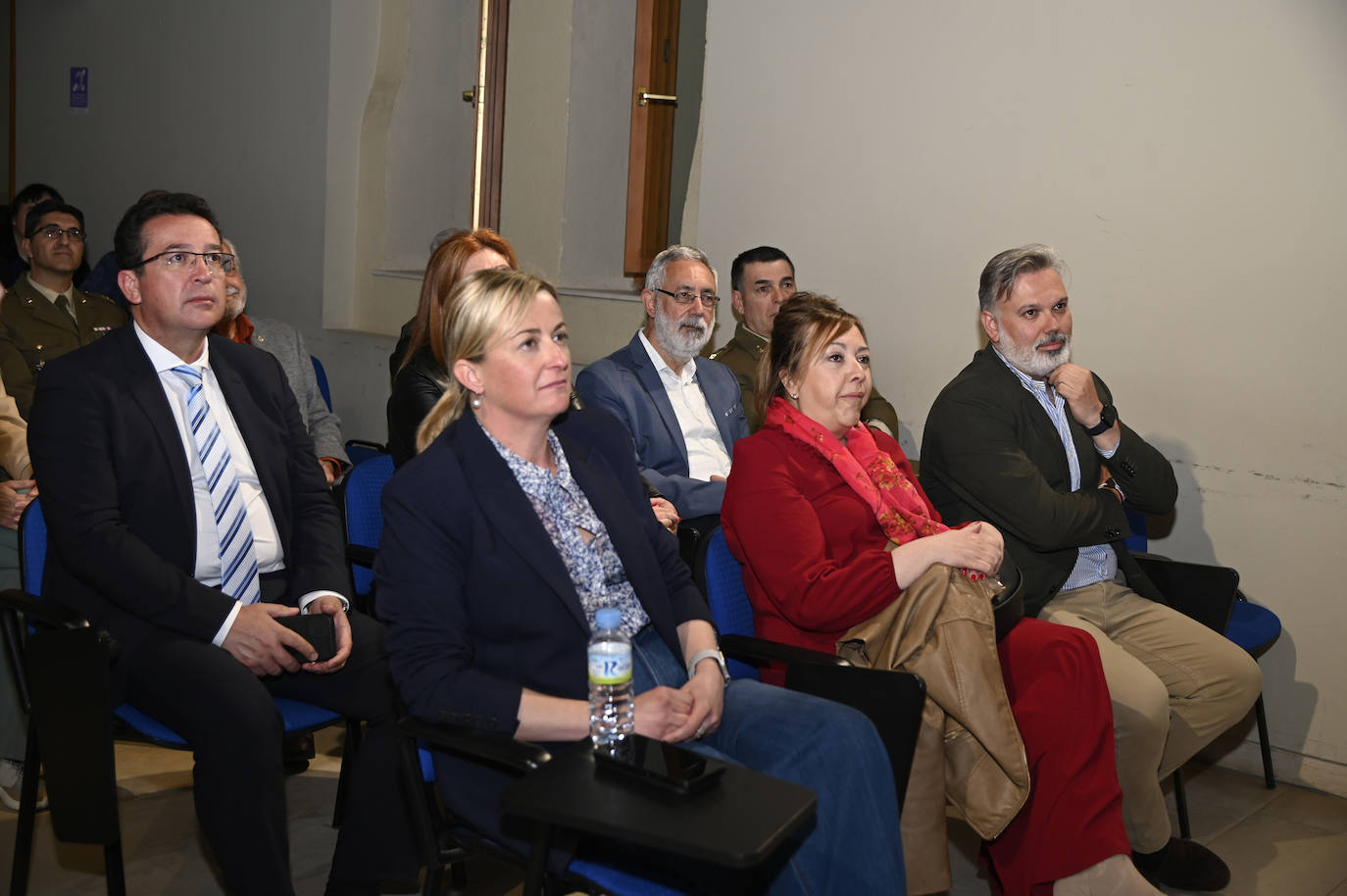 Blanca Martín, presidenta de la Asamblea de Extremadura, Mar Domínguez directora del Diari o HOY Fernando Pizarro, alcalde de Plasencia, Fernanado Manzano, Jose Antonio García, subdelegado del Gobierno y Manuel del Pozo, subdelegado de Defensa en Cáceres 