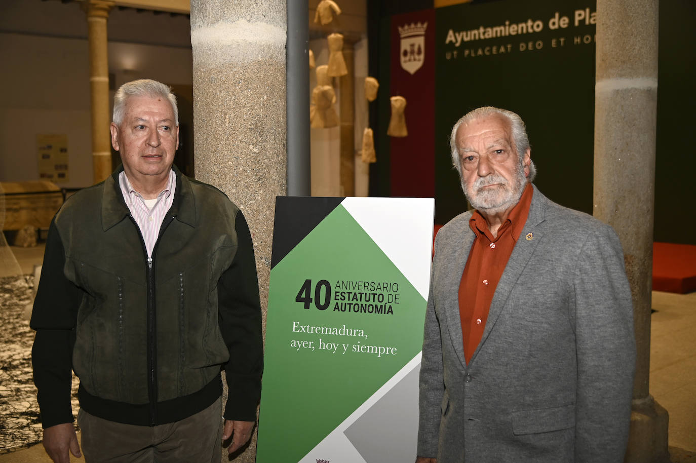 Julián Gutiérrez, presidente de la agrupación vecinal Intramuros y Francisco Valverde, presidente de Placeat 