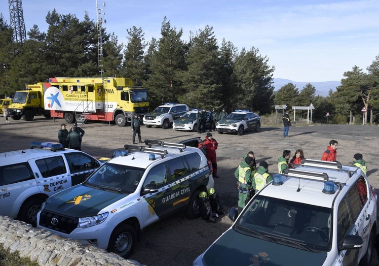 Dispositivo de búsqueda del montañero, el pasado enero en la plataforma de Candelario.