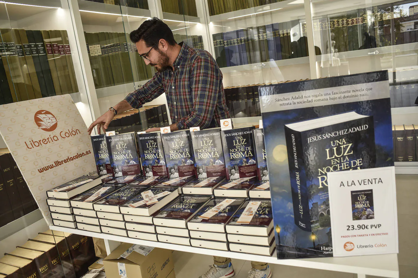 Jesús Sánchez Adalid ha presentado su nueva novela, 'Una luz en la noche de Roma', inspirada en la II Guerra Mundial, en el Aula de Cultura HOY