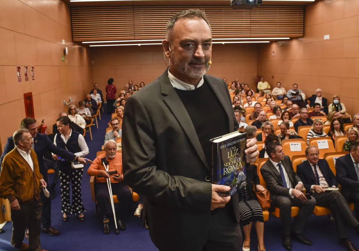 Jesús Sánchez Adalid presenta su novela en el Aula de Cultura HOY