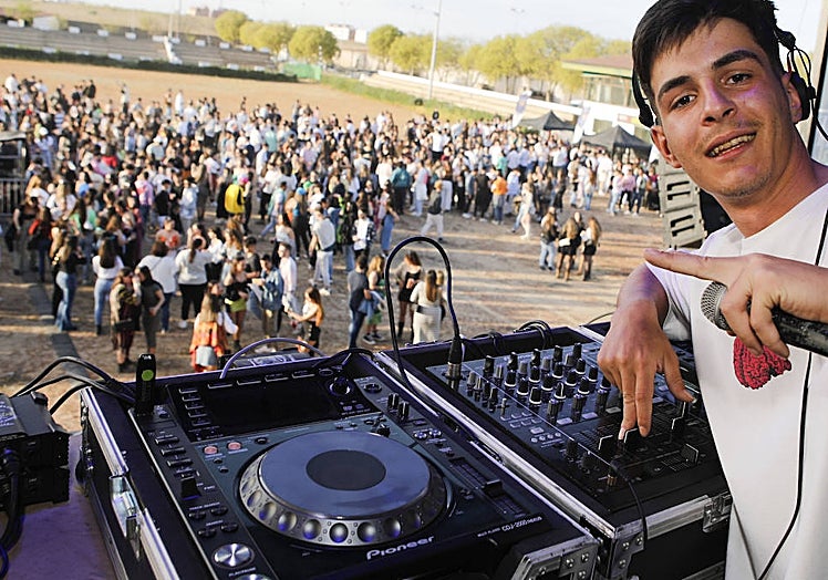 Los jóvenes comenzaron a llegar a media tarde.