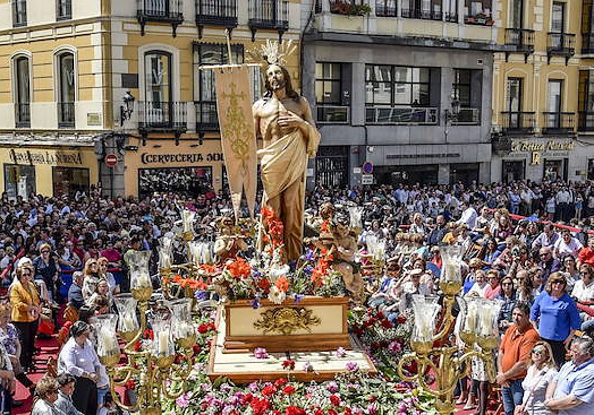 Imagen del Resucitado, fabricada en serie, que ahora sale en procesión en Badajoz.