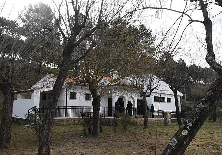 Imagen principal - Licitada la explotación del camping Sierra de Gata tras su modernización