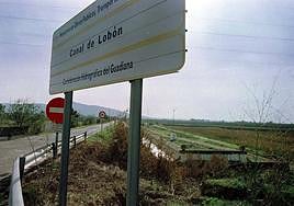 Herido tras caer al canal de Lobón y quedar atrapado en una zona soterrada