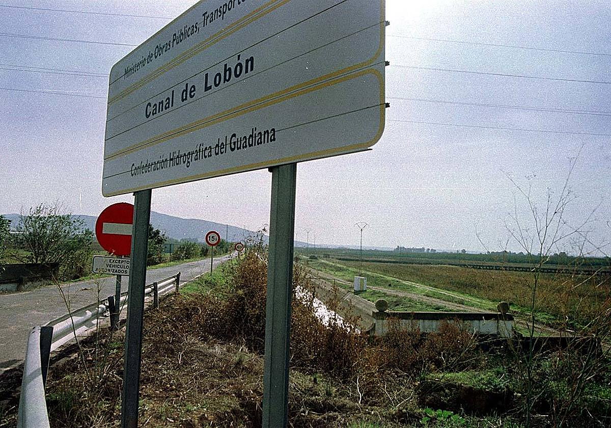 Herido tras caer al canal de Lobón y quedar atrapado en una zona soterrada