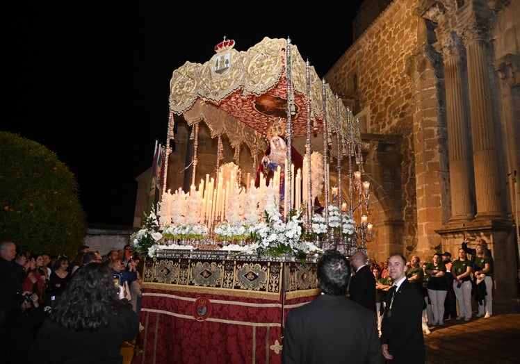 La Virgen del Rosario, segundo paso titular de la hermandad de la Pasión.