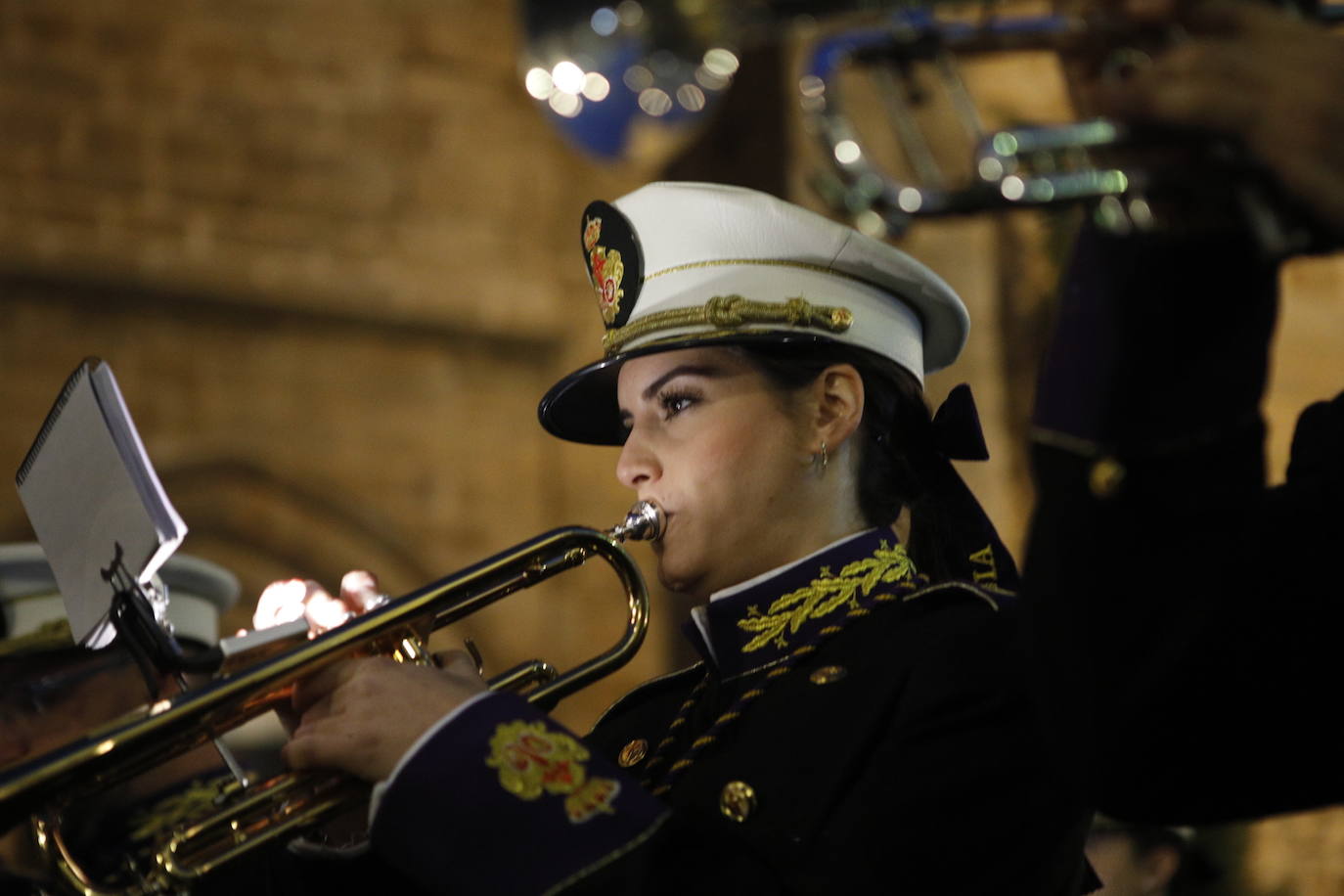 Cofradía de los Ramos con la imagen del Cristo de la Buena Muerte (siglo XVII) y de la Virgen de la Esperanza (1949). La procesión ha partido desde la parroquia de San Juan.