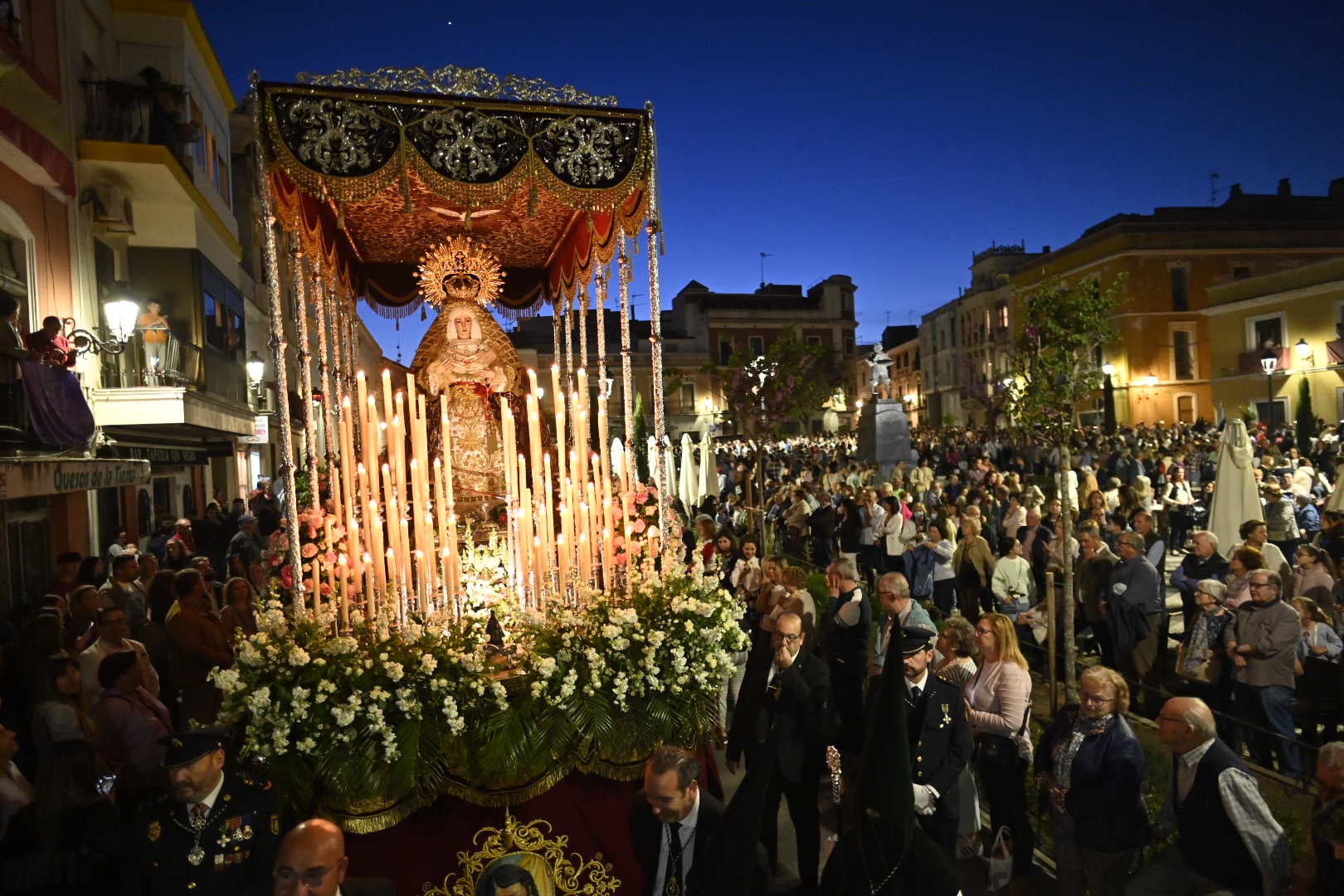 Salida de Nuestra Señora de la Esperanza desde la parroquia de San Andrés