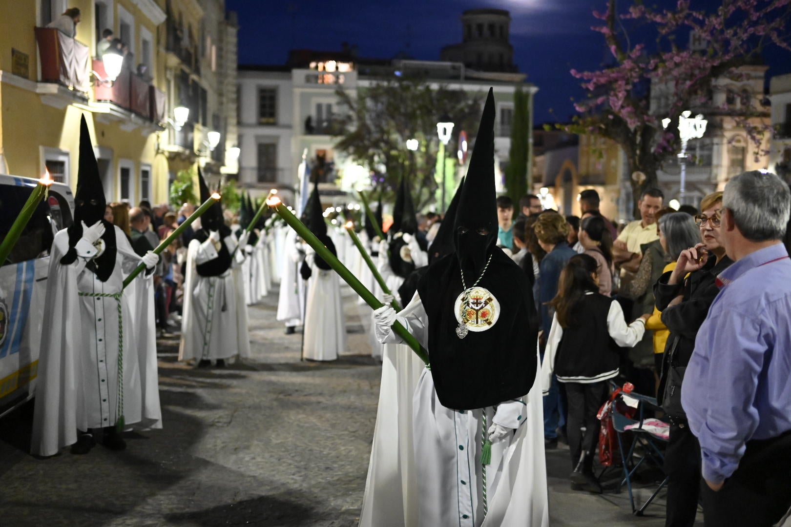 El conjunto escultórico de Castillo Lastrucci volvió a desfilar espectacular en una noche que reunió en la calle a la hermandad de San Andrés y a la de Santo Domingo
