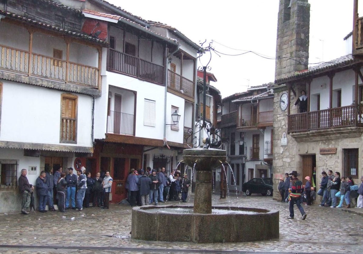Plaza de Villanueva de la Vera en donde vivía el fallecido que no tuvo hijos en su matrimonio.