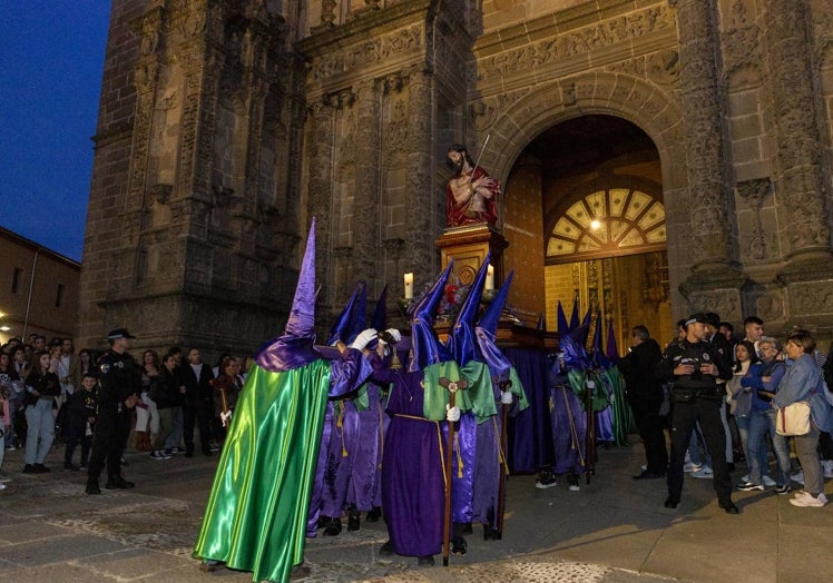 Paso del Ecce Homo, un busto de medio cuerpo a tamaño natural.