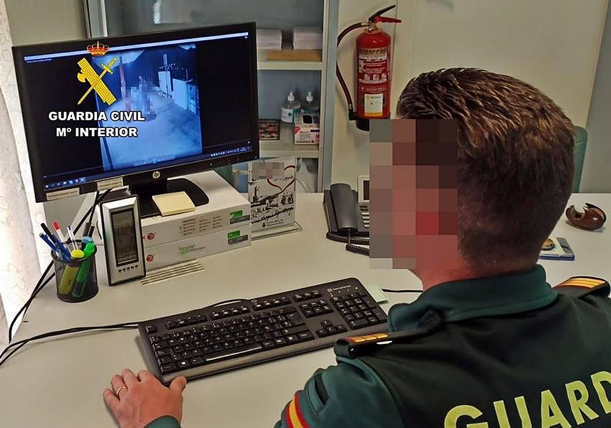 Detenidos cuatro vecinos de Badajoz por robar 1.700 euros y joyas en una vivienda de Talavera la Real