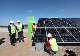 Guillermo Fernández Vara e Ignacio Galán, presidente de Iberdrola, durante la inauguración de la planta fotovoltaica de Hinojosa del Valle en 2019.