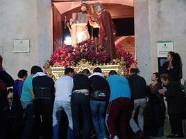 La Cofradía de Jesús Atado a la Columna necesita costaleros con urgencia