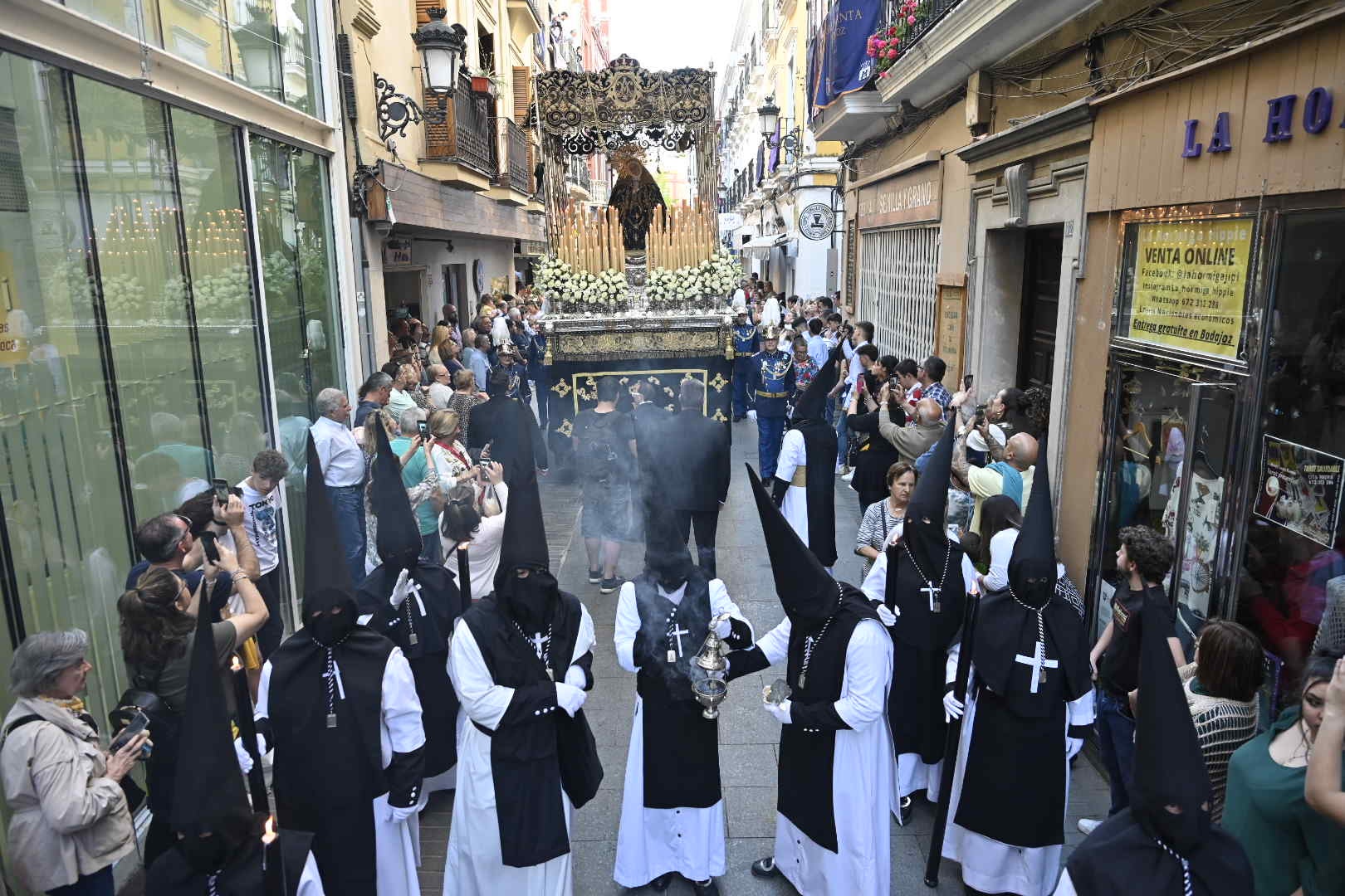 Las mejores imágenes del Jueves Santo en Badajoz