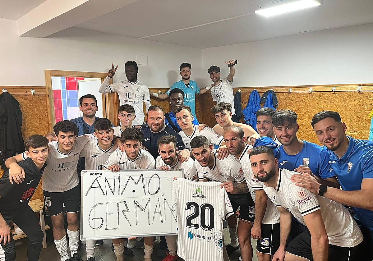 Los jugadores del Plasencia enviaron un mensaje de ánimo a su compañero Germán Tejada, lesionado de gravedad.