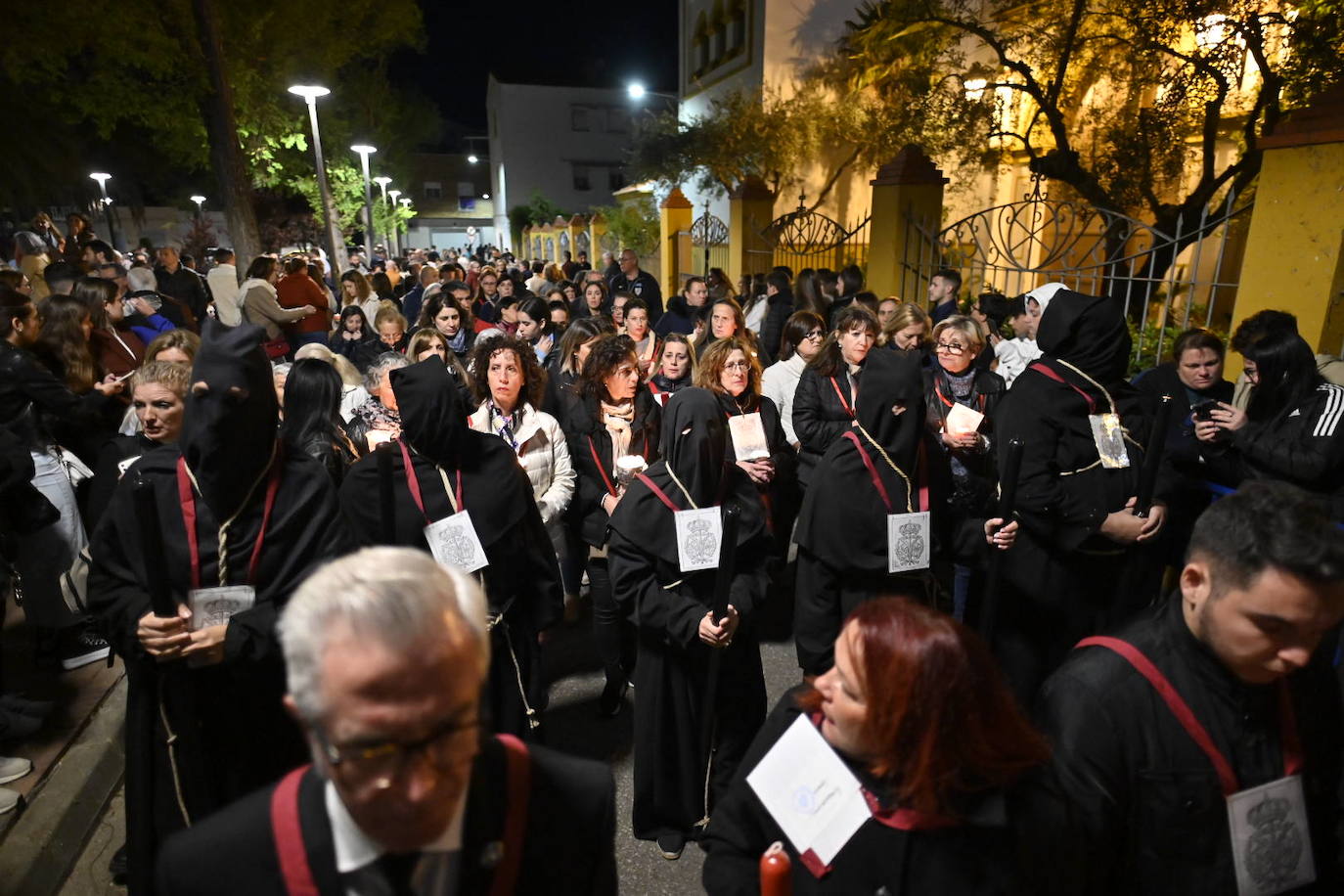 La procesión del Cristo de la Paz de Badajoz, en imágenes
