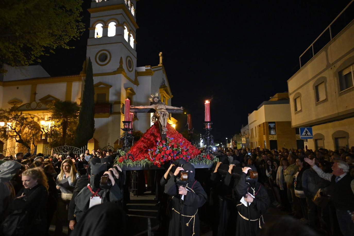 La procesión del Cristo de la Paz de Badajoz, en imágenes