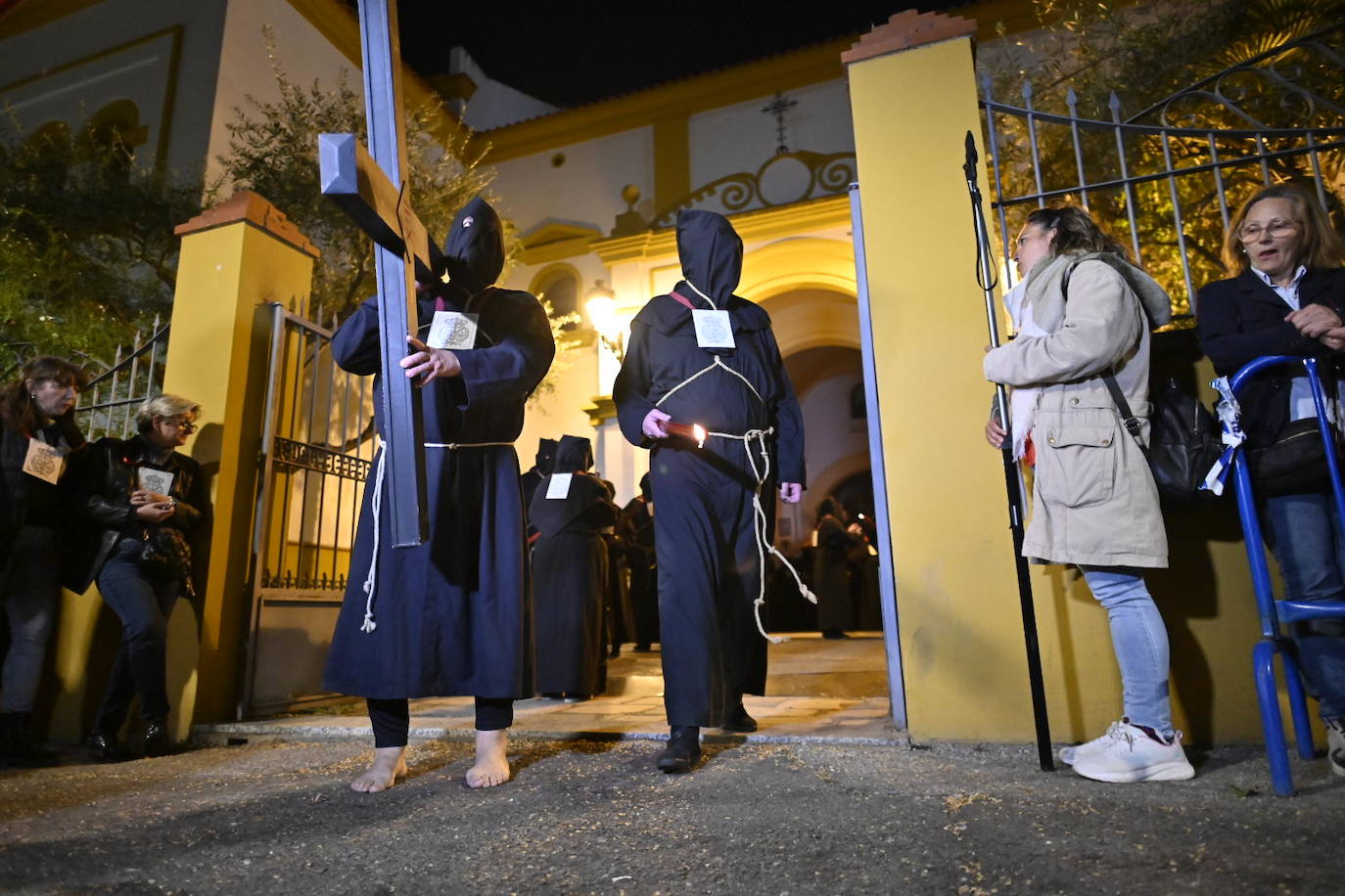 La procesión del Cristo de la Paz de Badajoz, en imágenes