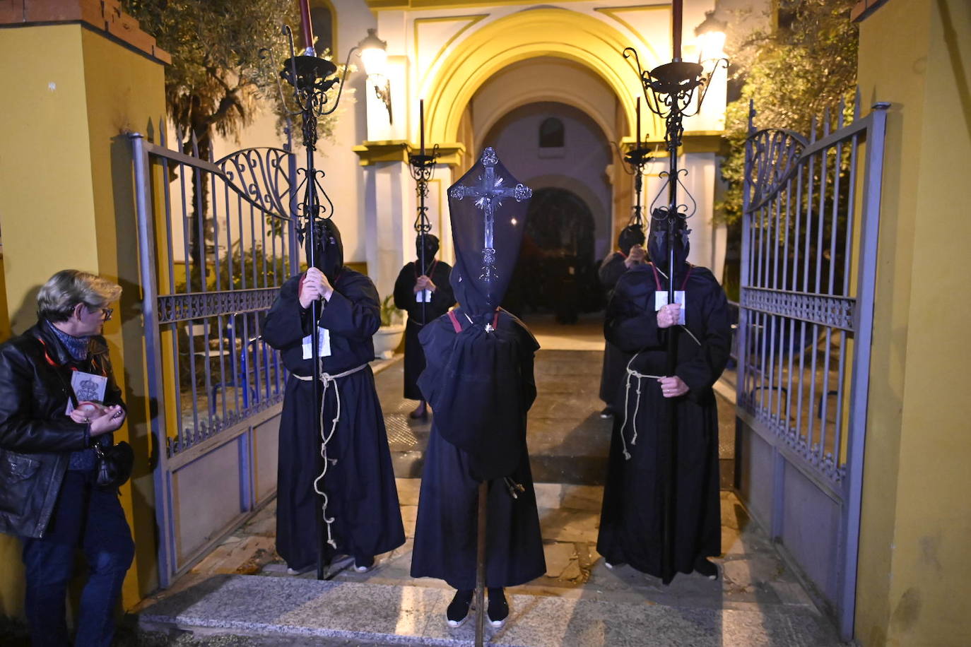 La procesión del Cristo de la Paz de Badajoz, en imágenes