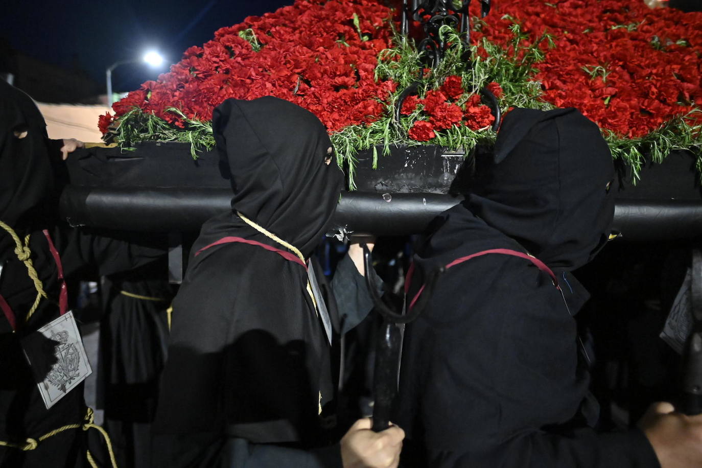 La procesión del Cristo de la Paz de Badajoz, en imágenes